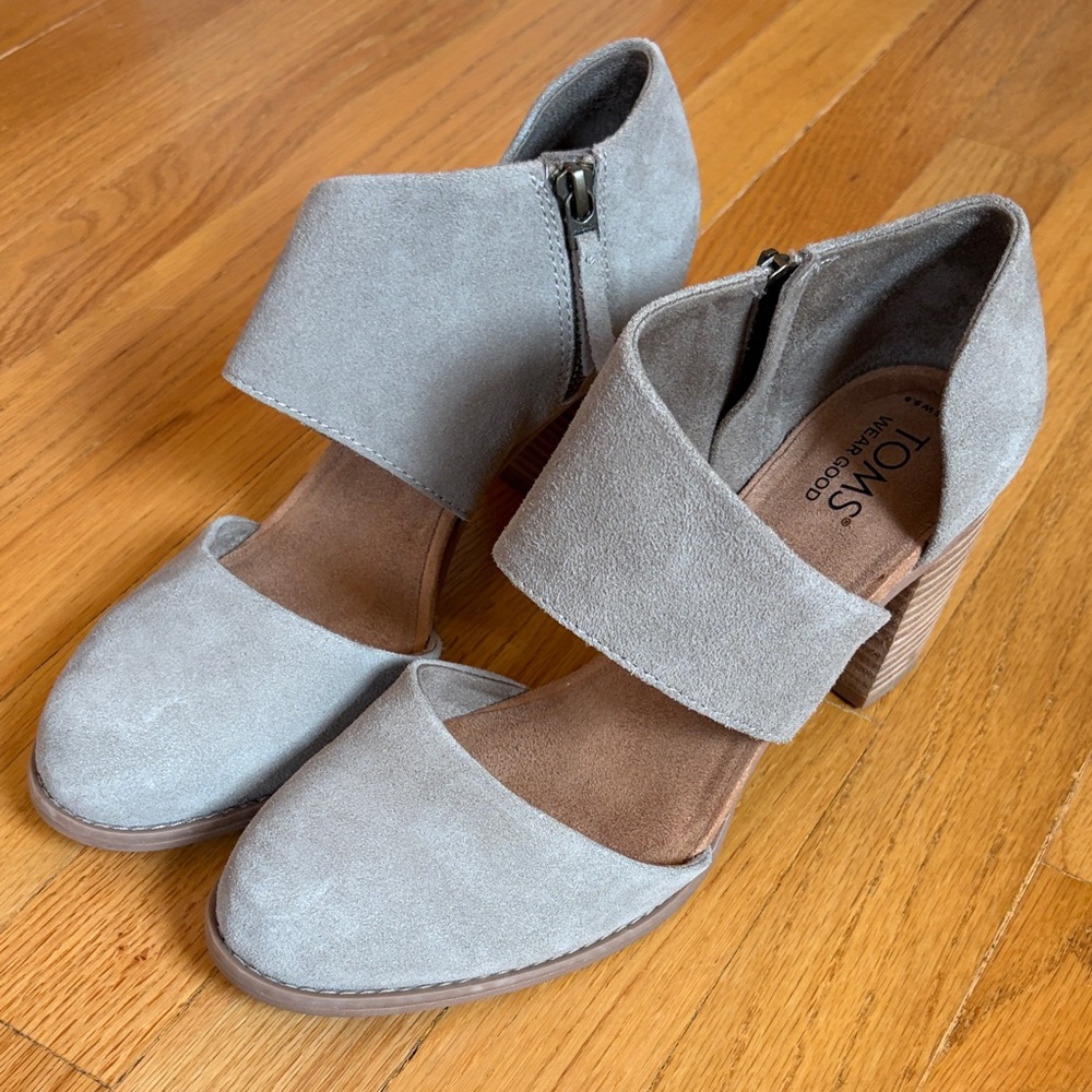 TOMS Women's Light Gray/Brown Suede Heels